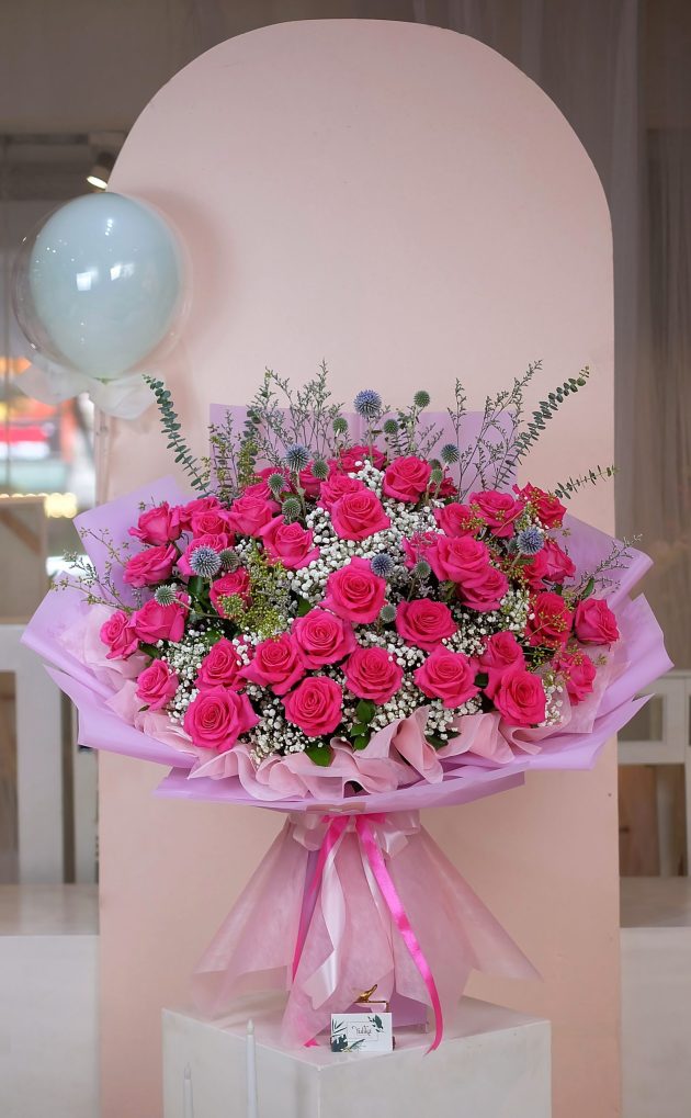 Yulika Florist Flower Bouquet Valentine V13