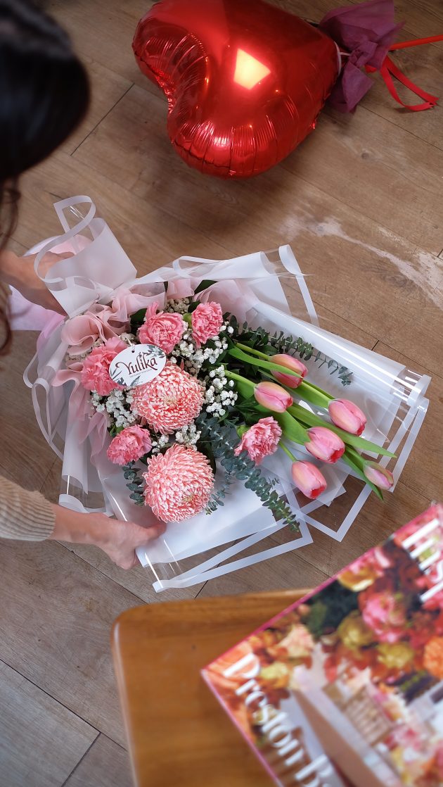 Yulika Florist Flower Bouquet Valentine V33