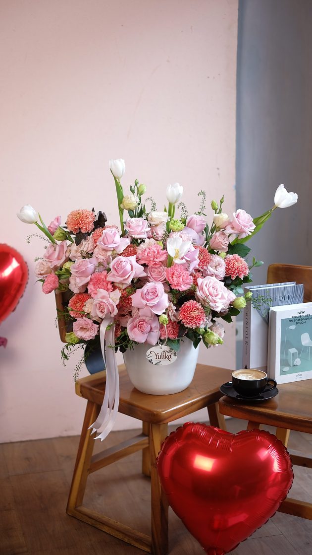 Yulika Florist Flower Bouquet Valentine V38