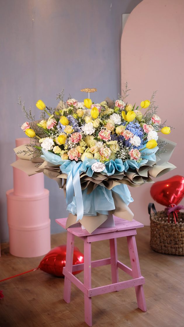 Yulika Florist Flower Bouquet Valentine V43