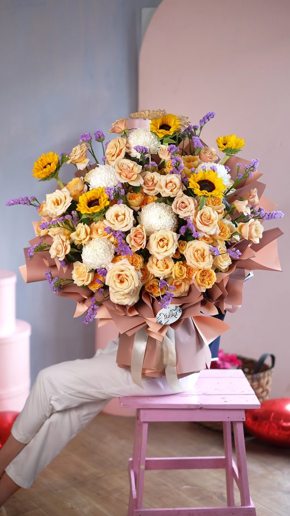 Wildfire Romance – Sunflowers and peach roses grand bouquet
