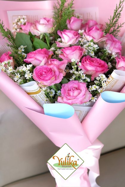 Gabriella Fuchsia Rose – Vivid fuchsia pink roses with daisies, romantic bouquet | Yulika Florist Jakarta