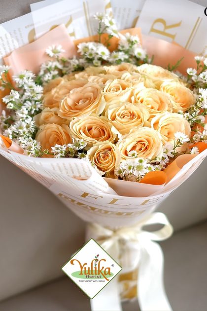 Hana Peach Rose – Warm peach roses with white daisies, classic bouquet | Yulika Florist Jakarta