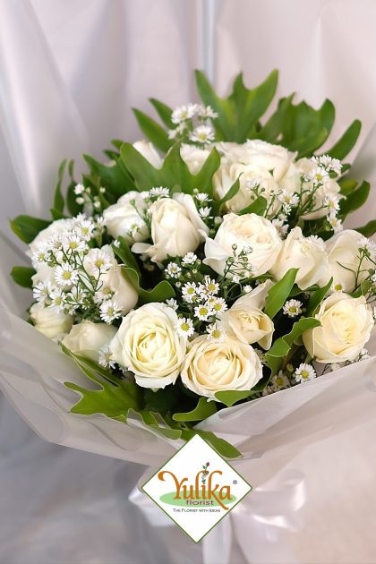Willa Pure White Rose – Pure white roses with daisies, serene elegant bouquet | Yulika Florist Jakarta