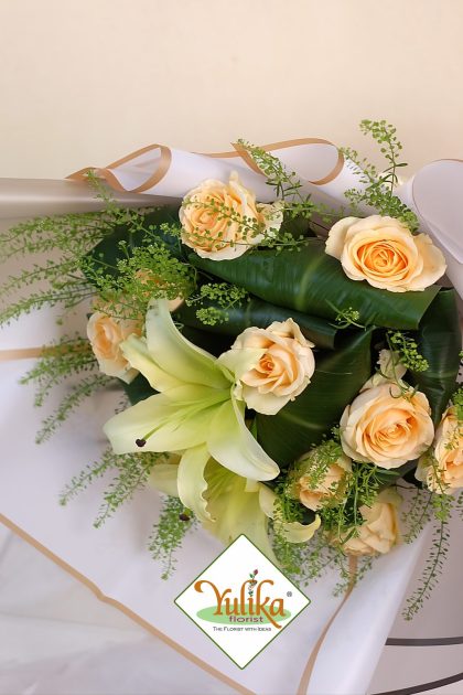 Yara Peach Rose – Peach roses with a pale yellow lily, elegant bouquet | Yulika Florist Jakarta