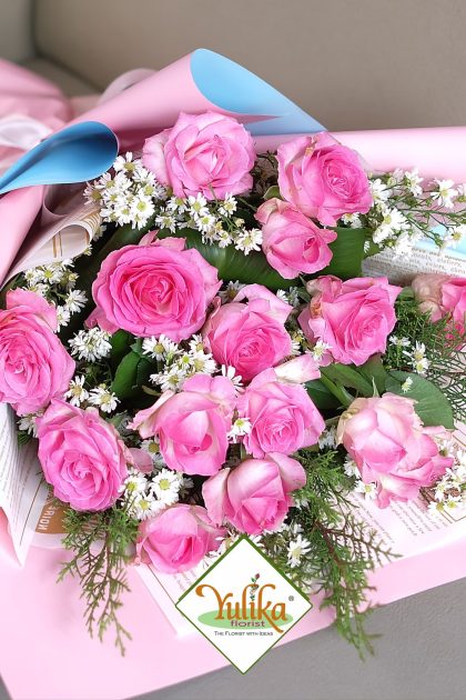 Zara Bubblegum Pink Rose – Bubblegum pink roses with daisies in pink wrap | Yulika Florist Jakarta